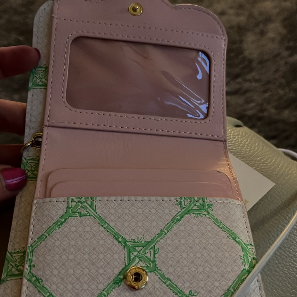 Lilly Pulitzer Green & pink Wallet w/Design. Key Ring, cash/card pocket & strap!